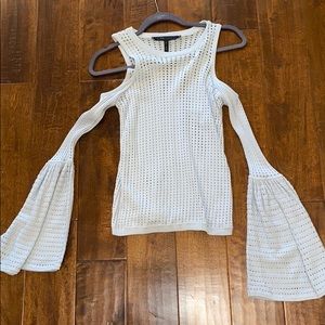 BCBGMaxAzria Bell Sleeve/Cold Shoulder Swester XXS